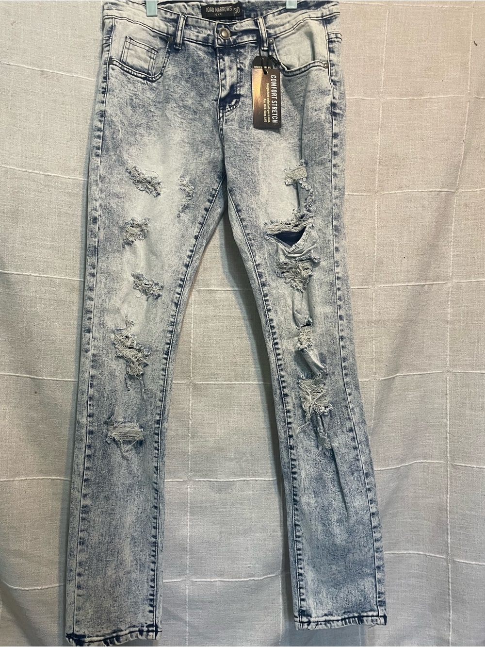 Road Narrows men’s distressed jeans. Size 30